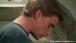 1895 kissing porn videos